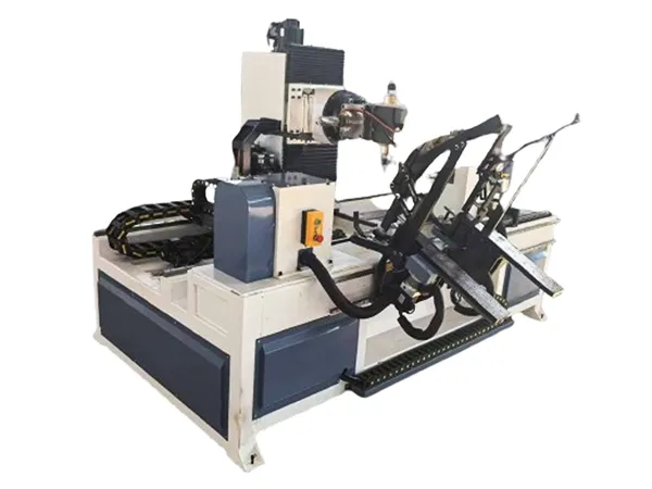CNC centre d'usinage  5 axes pour le bois