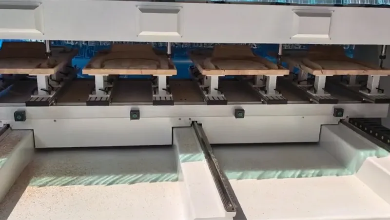 CNC centre d'usinage  5 axes à quatre tables - façonnage et ponçage 1
