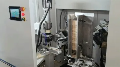 Machine à tenonner pour pièces courbes