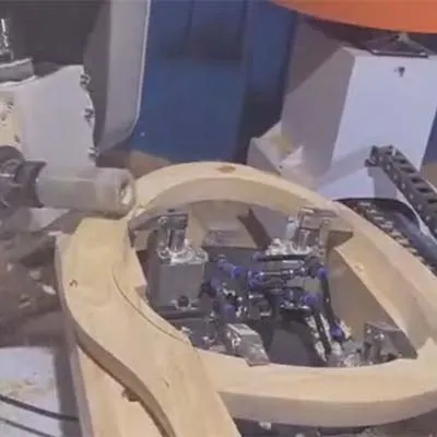 CNC centre d'usinage  5 axes à deux tables pour le bois