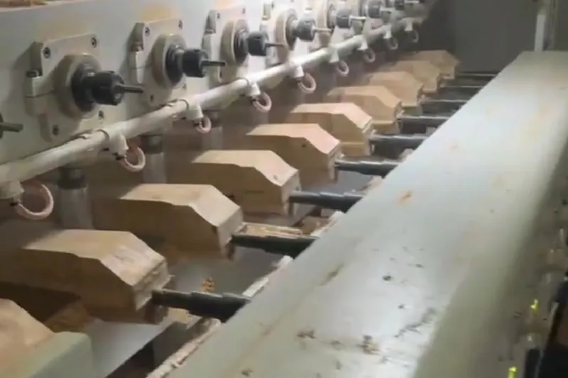 CNC centre d'usinage 5 axes et à 8 broches
