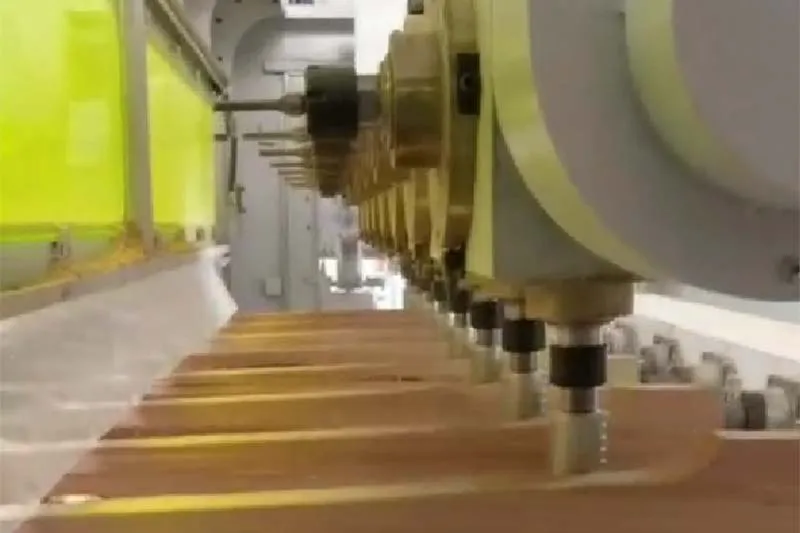 CNC centre d'usinage 5 axes et à 8 broches