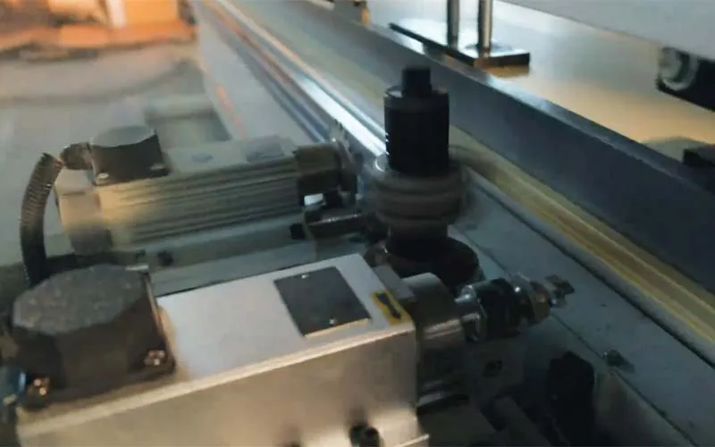 CNC machine à rainurer pour panneaux muraux (simple face)